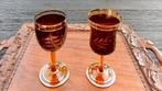 2 glazen bi-color met geslepen decoratie en gouden rand, Ophalen of Verzenden