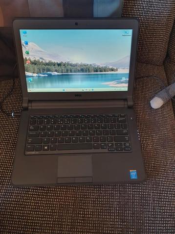 Dell laptop , 13.3 inch klein model , windows 11 / office  beschikbaar voor biedingen