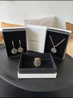 Dyrberg/Kern sieraden goud kleurig. Ring, oorbellen, ketting, Sieraden, Tassen en Uiterlijk, Ophalen of Verzenden, Zo goed als nieuw