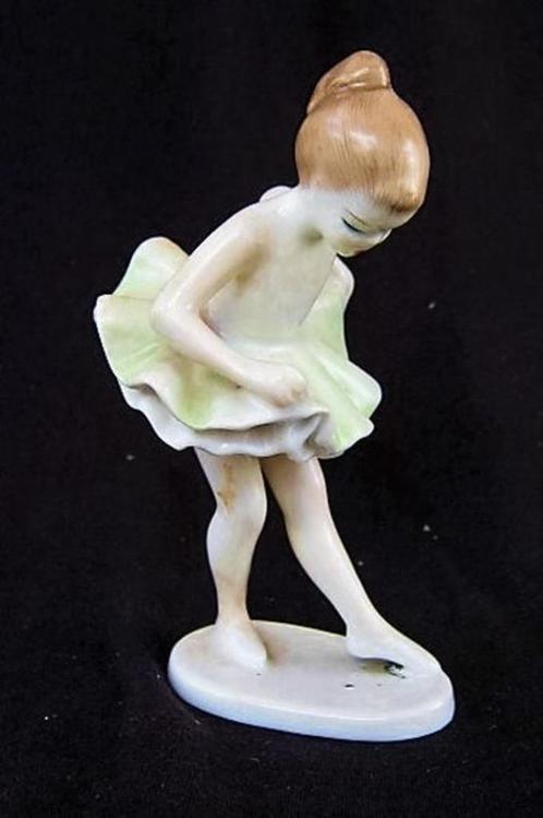 Hollohaza - Danseresje met groen rokje, Verzamelen, Beelden en Beeldjes, Zo goed als nieuw, Mens, Ophalen