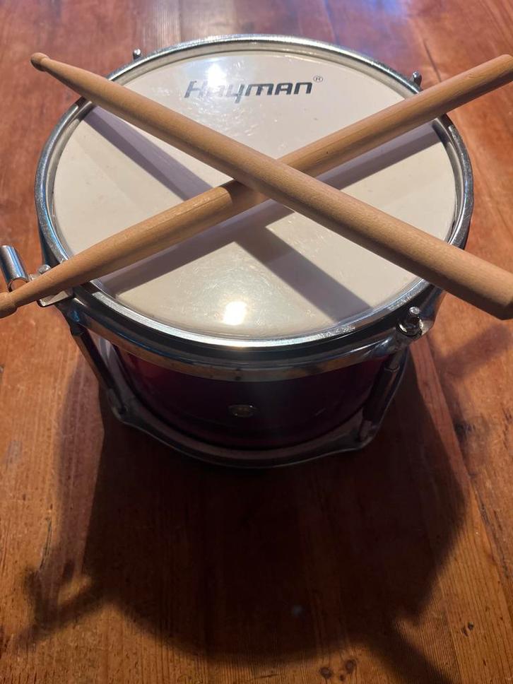 Kleine trommel met drumstokken, Muziek en Instrumenten, Drumstellen en Slagwerk, Gebruikt, Overige merken, Ophalen of Verzenden