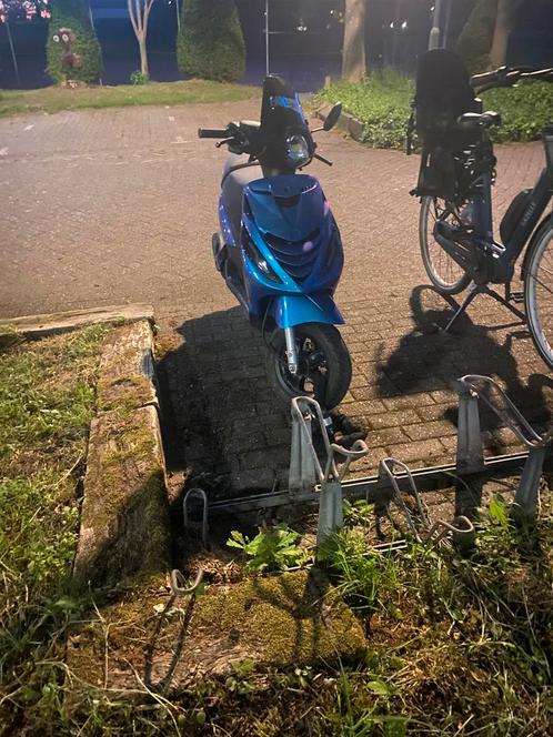 Piaggio zip 4takt, Fietsen en Brommers, Scooters | Piaggio, Zo goed als nieuw, Zip, Ophalen