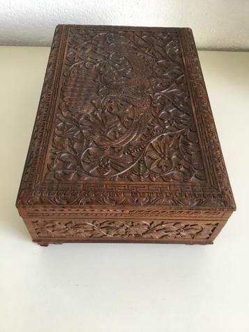 Antieke houten kist houtsnijwerk 31 x 21 x 11 cm beschikbaar voor biedingen