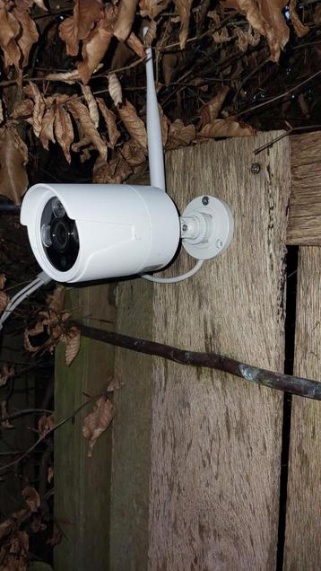  3 cameras   zend  de 3 beelden  via wifi  beschikbaar voor biedingen