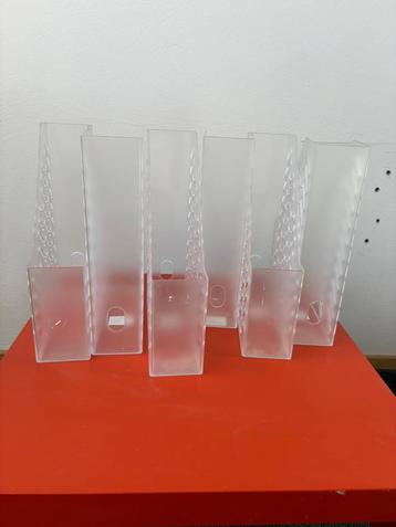 Tijdschriftenhouder beschikbaar voor biedingen