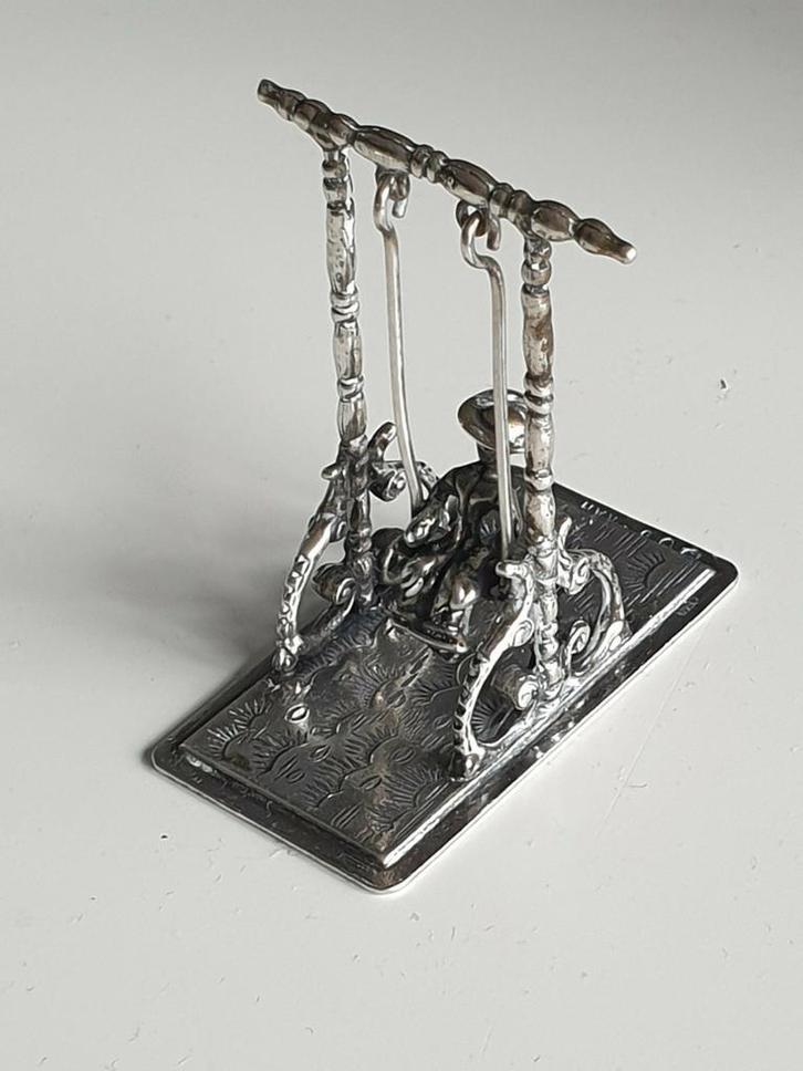 Zilveren miniatuur beeldje schommelende vrouw verzamelen, Antiek en Kunst, Antiek | Goud en Zilver, Zilver, Ophalen of Verzenden