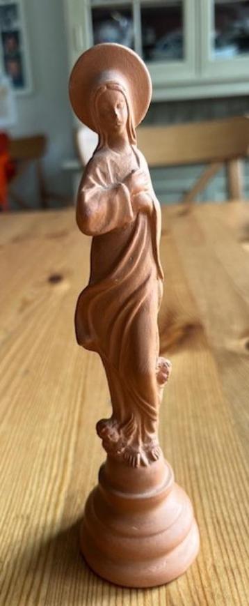 Maris beeldje van Terracotta beschikbaar voor biedingen