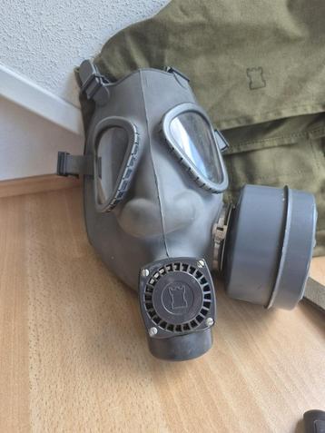 Fins gasmasker met draagtas beschikbaar voor biedingen