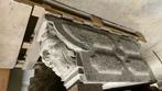 2 stuks hardstenen ornamenten met koppen circa 80x40x20cm, Ophalen