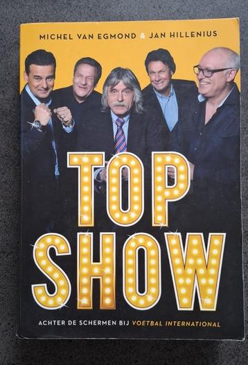 LEESBOEK / BOEK VOETBAL. TOPSHOW VOETBAL INTERNATIONAL. beschikbaar voor biedingen