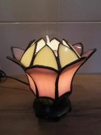 Tiffany lotusbloem tafellamp, Huis en Inrichting, Lampen | Tafellampen, Ophalen of Verzenden, Zo goed als nieuw, Tiffany, Minder dan 50 cm