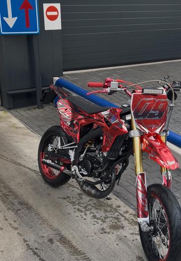 Vent derapage 50 - am6 50cc. nieuwstaat. super netjes. beschikbaar voor biedingen