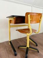 Vintage schoolbankje (bureau en stoel) - geel, Kinderen en Baby's, Kinderkamer | Tafels en Stoelen, Ophalen, Gebruikt, Tafel(s) en Stoel(en)