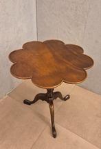 Antiek klaptafeltje met bloemvormig blad, elegant en uniek, Antiek en Kunst, Ophalen