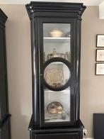 2 Vitrinekasten, 2.28m hoog, Ophalen