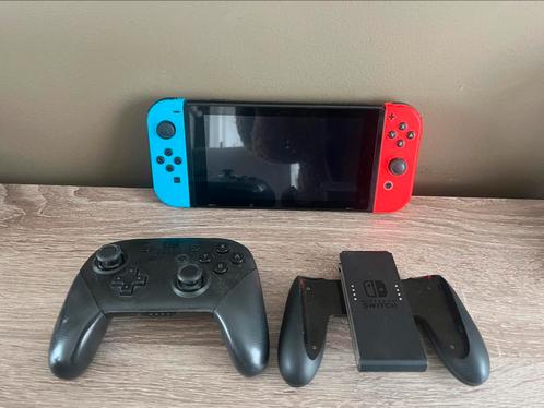 Nintendo switch met pro controller, Spelcomputers en Games, Spelcomputers | Nintendo Switch, Zo goed als nieuw, Switch Original