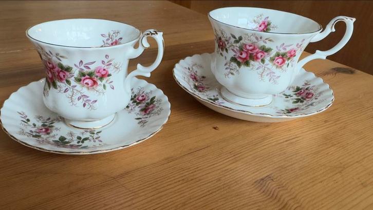 Royal Albert Lavender Rose Theekopjes en Schotels, Verzamelen, Porselein, Kristal en Bestek, Zo goed als nieuw, Kop en/of schotel