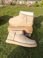 UGG Ultra Mini Sand Maat 37 - nieuw in doos, Kleding | Dames, Schoenen, UGG, Beige, Lage of Enkellaarzen, Nieuw