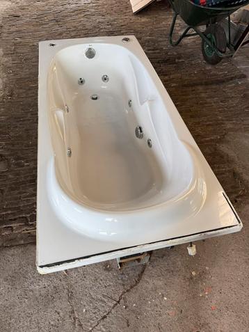 Gratis Bad met bubbels en waterjets beschikbaar voor biedingen