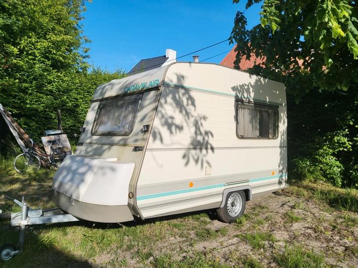 Leuke kleine caravan Caravelair bamba, Caravans en Kamperen, Caravans, Particulier, tot en met 4, Caravelair, 2 aparte bedden