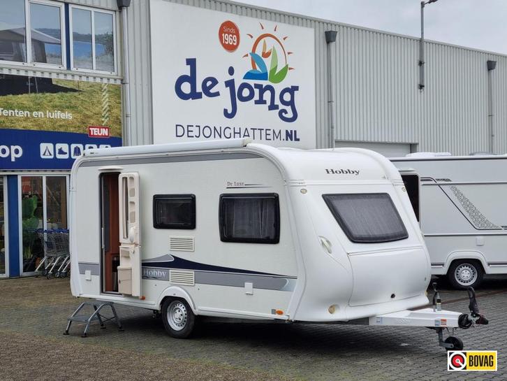 Hobby De Luxe 440 SF Mover - Voortent - Luifel, Caravans en Kamperen, Caravans, Bedrijf, tot en met 4, 1000 - 1250 kg, Treinzit