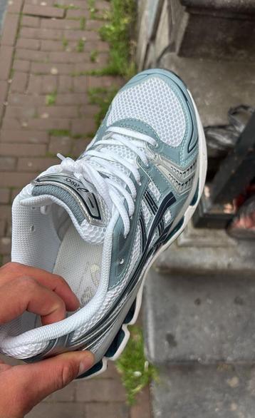 Asics Gel Kayano 14 White Gjord Grey maat 43,5 beschikbaar voor biedingen