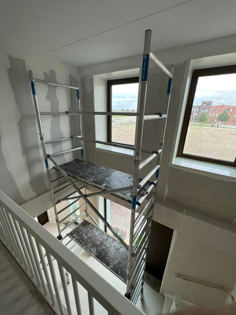 Voordelig steiger huren rolsteiger verhuur gevelsteiger huur, Doe-het-zelf en Verbouw, Steigers, Nieuw, Rolsteiger of Kamersteiger