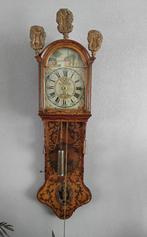 Antieke beschilderde Friesche staartklok, Ophalen