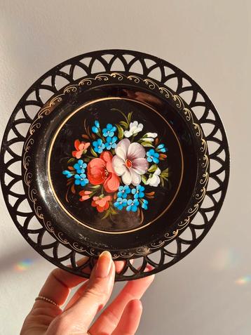 Metalen sierbordje Russich metaal handgeschilderd beschikbaar voor biedingen