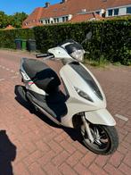 Piaggio New Fly 50cc 4 Snorscooter (Blauw Kenteken), Fietsen en Brommers, Scooters | Piaggio, Ophalen, Gebruikt, 49 cc, Fly