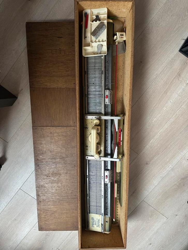 Passap Standard breimachine – vintage – met houten kist, Antiek en Kunst, Antiek | Naaimachines, Ophalen