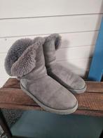 Originele UGG's - Bailey Button - maat 39 -, UGG, Lage of Enkellaarzen, Ophalen of Verzenden, Grijs