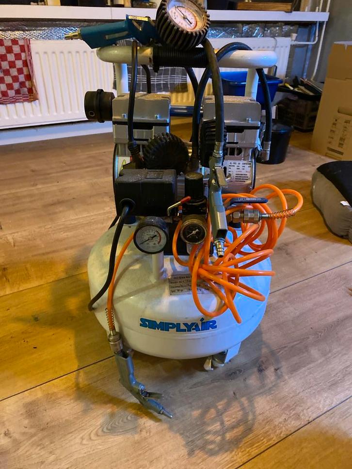 Stille Compressor - SimplyAir, Doe-het-zelf en Verbouw, Compressors, Gebruikt, 6 tot 10 bar, Minder dan 25 liter, Minder dan 200 liter/min