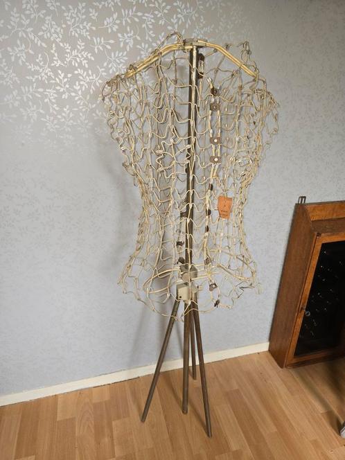 Oude draad metalen buste, Antiek en Kunst, Curiosa en Brocante, Ophalen of Verzenden