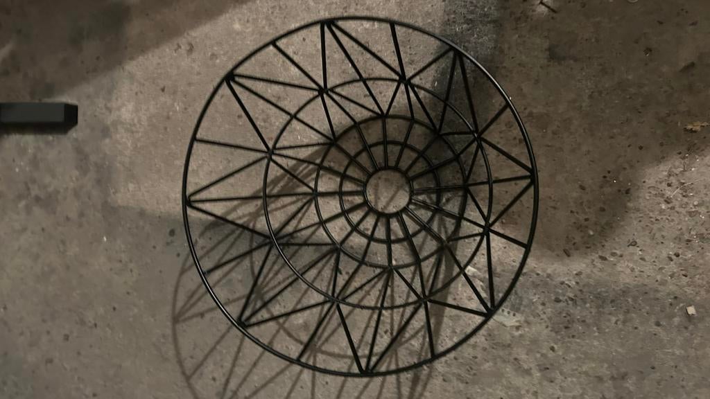 Stijlvolle metalen mand ( wire basket ferm living), Huis en Inrichting, Woonaccessoires | Schalen en Manden, Ophalen, Overige materialen