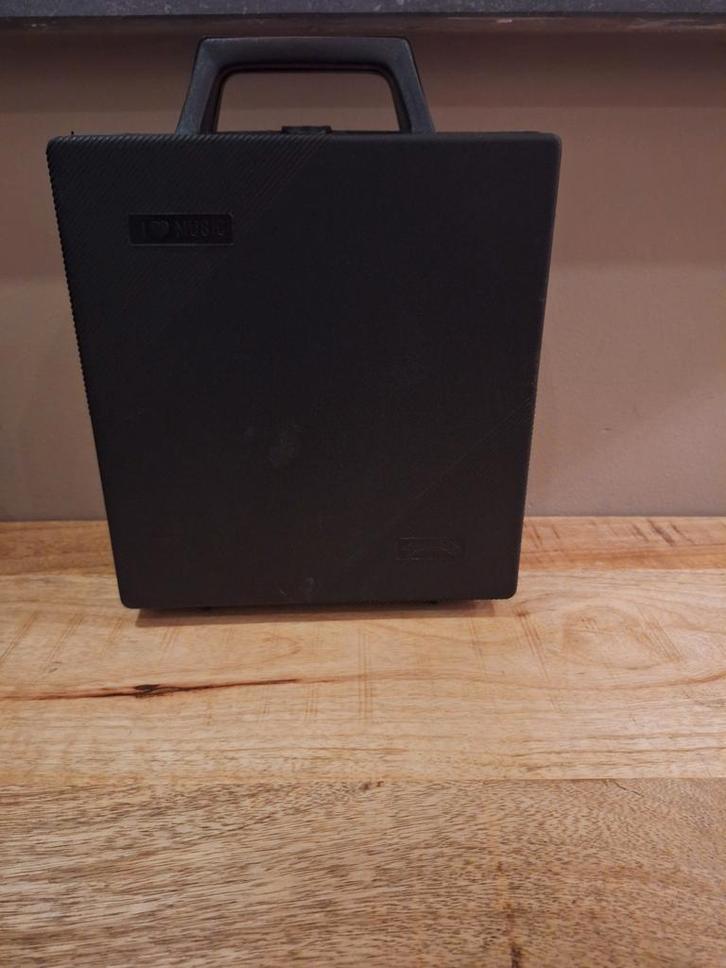 Opbergbox voor 24 cassettebandjes, Cd's en Dvd's, Cassettebandjes, Gebruikt, Voorbespeeld, Pop, 2 t/m 25 bandjes, Met bewaardoos, rek of koffer