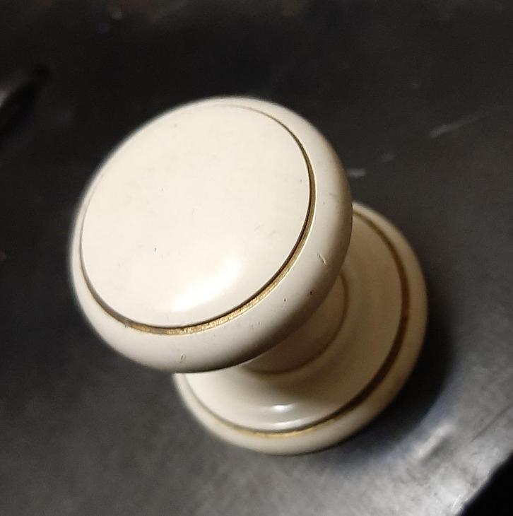 Mooie Oude Nostalgische Antieke Brocante Witte Kastdeur Knop, Antiek en Kunst, Curiosa en Brocante, Ophalen