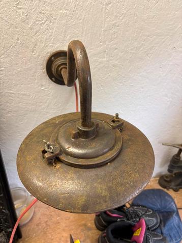 Vintage industriele buitenlamp beschikbaar voor biedingen