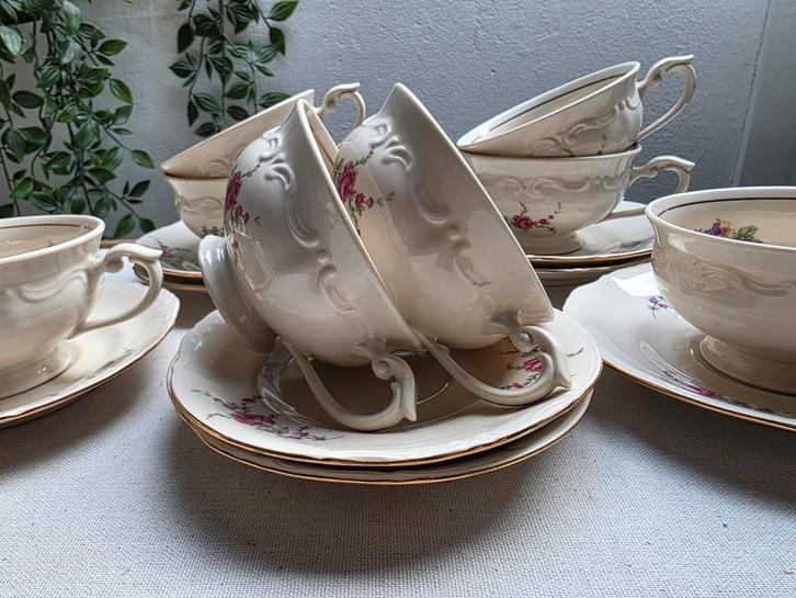 Roomwit roosje tak 1x grote kop schotel of meer..., Antiek en Kunst, Antiek | Servies los, Ophalen of Verzenden