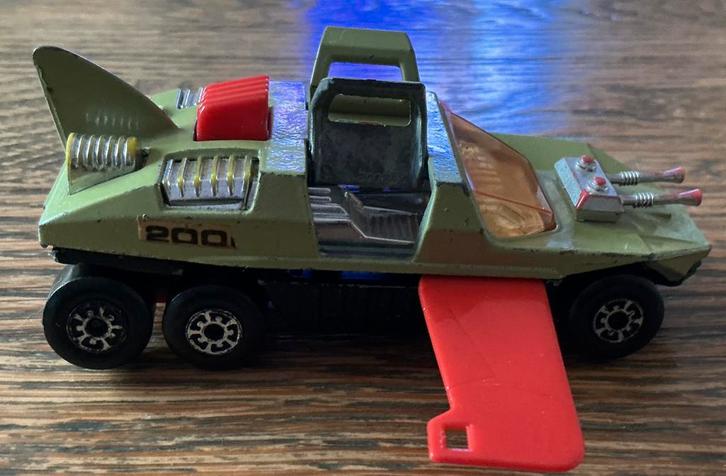 Oude Matchbox Auto Adventure 2000 K-2002 Flight Hunter1977, Hobby en Vrije tijd, Modelauto's | Overige schalen, Gebruikt, Auto