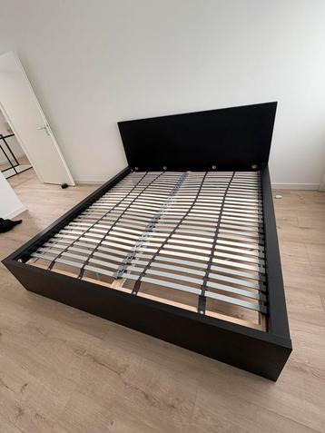 Tweepersoonsbed 180x200 zwartbruin