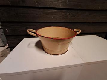 Vintage Emaille Vergiet met Handvatten beschikbaar voor biedingen