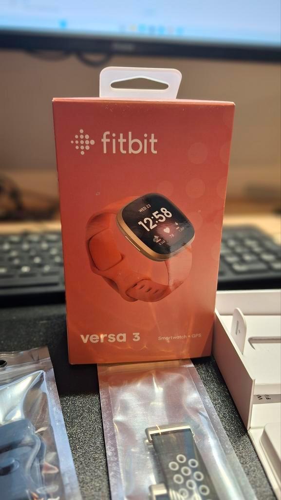 Fitbit Versa 3 + extra bandjes en 2 opladers, Sieraden, Tassen en Uiterlijk, Smartwatches, Zo goed als nieuw, Afstand, Calorieverbanding