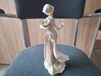 Het is een beeld van Lladro vrouw met gans, Verzenden, Zo goed als nieuw, Mens