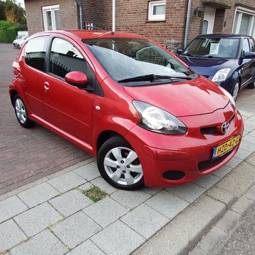 Toyota Aygo 1.0 12V Vvt-i 5DRS 2011 Rood Airco Nwe koppeling beschikbaar voor biedingen