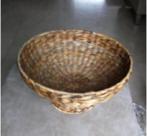 Rieten mand op voet diameter 37 cm H 21 cm, Huis en Inrichting, Woonaccessoires | Schalen en Manden, Mand, Rond, Ophalen of Verzenden