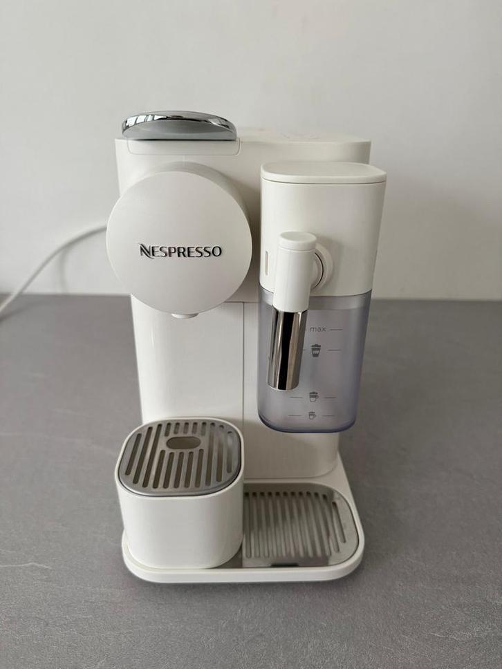 Nespresso Lattissima One - Zo goed als nieuw!, Witgoed en Apparatuur, Koffiezetapparaten, Zo goed als nieuw, Koffiepads en cups