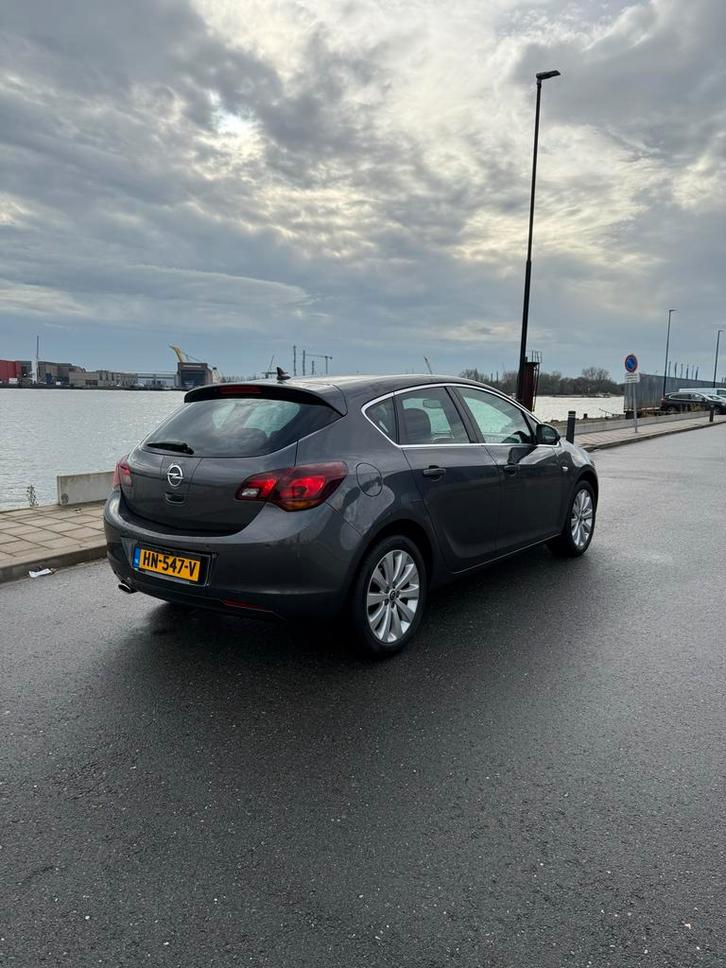 Opel Astra 1.4 Turbo 103KW 5D AUT 2012 Grijs, Auto's, Opel, Particulier, Astra, Benzine, C, Hatchback, Automaat, Geïmporteerd