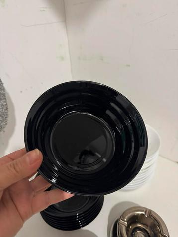 Servies set: Kommen, schaaltjes en asbakken beschikbaar voor biedingen