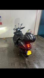 Vespa sprint full option 125cc GPS TRACKER., Fietsen en Brommers, Scooters | Vespa, Ophalen, 125 cc, Zo goed als nieuw, Benzine